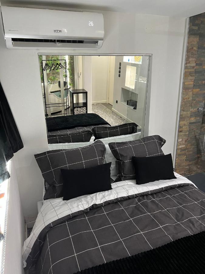 Modern Room With Indoor Shower Near The River - Quarto Moderno Com Duche Interior Proximo Da Ribeira Вила-Нова-ди-Гая Экстерьер фото