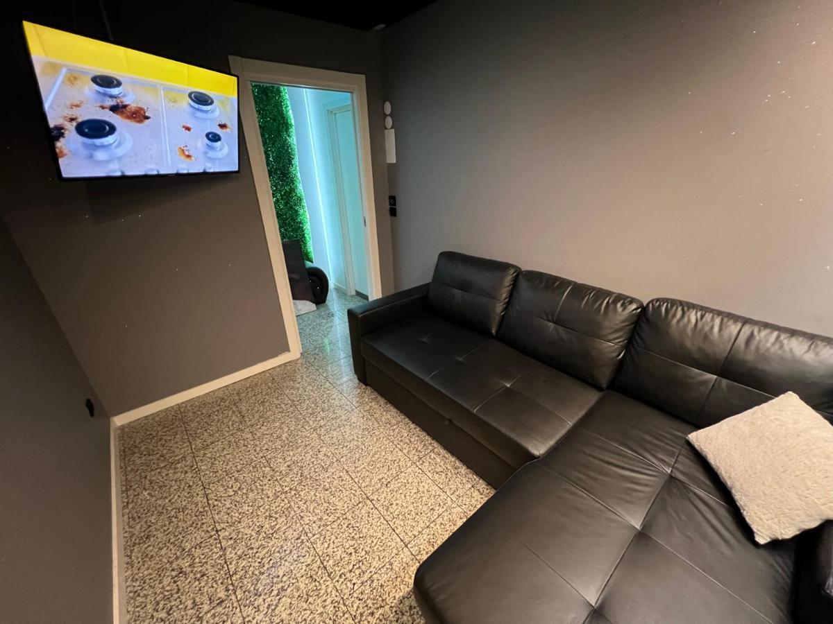 Modern Room With Indoor Shower Near The River - Quarto Moderno Com Duche Interior Proximo Da Ribeira Вила-Нова-ди-Гая Экстерьер фото