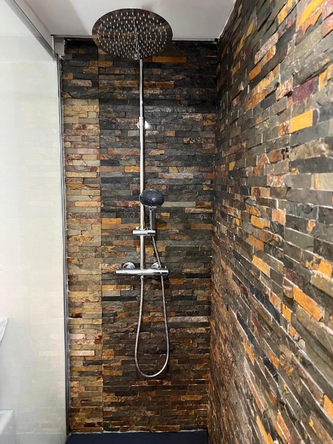 Modern Room With Indoor Shower Near The River - Quarto Moderno Com Duche Interior Proximo Da Ribeira Вила-Нова-ди-Гая Экстерьер фото