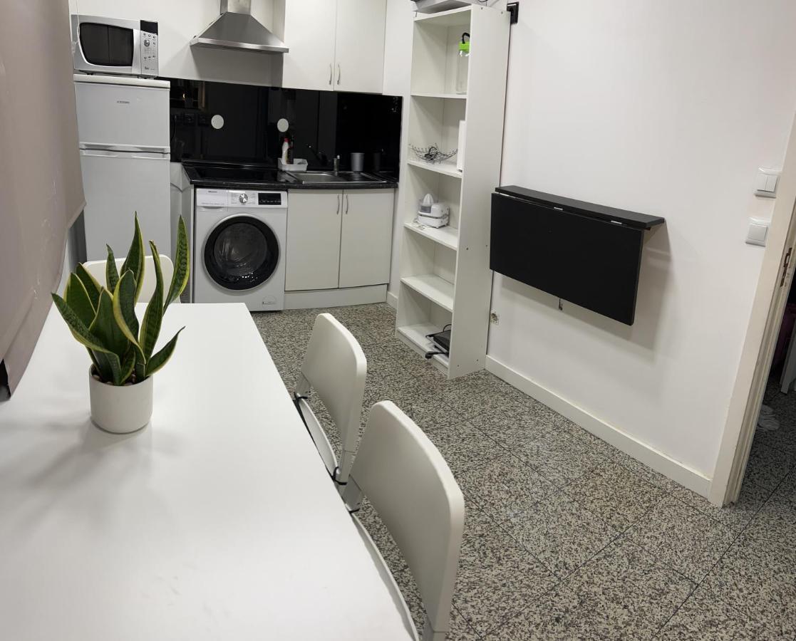 Modern Room With Indoor Shower Near The River - Quarto Moderno Com Duche Interior Proximo Da Ribeira Вила-Нова-ди-Гая Экстерьер фото